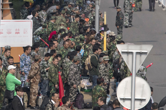 上万老兵秘密组织进京上访 传习近平震怒(图)