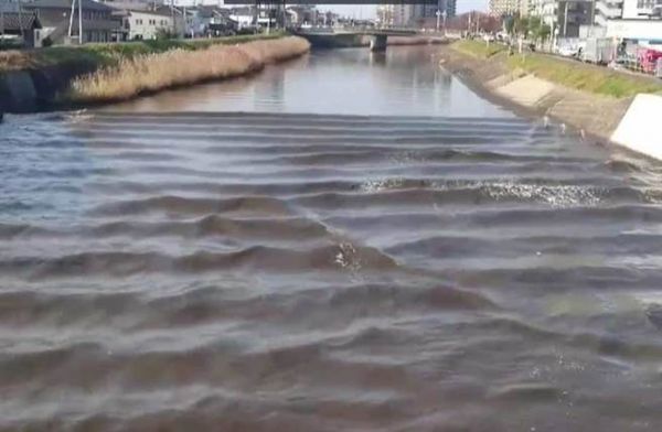 台媒：日本强震后现异象 河水“逆流”而上(图)