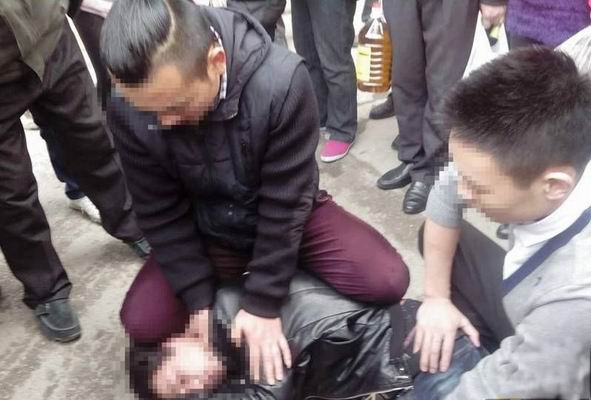 党报评“追死小偷被诉”： 抓盗有罪不利安定(图)