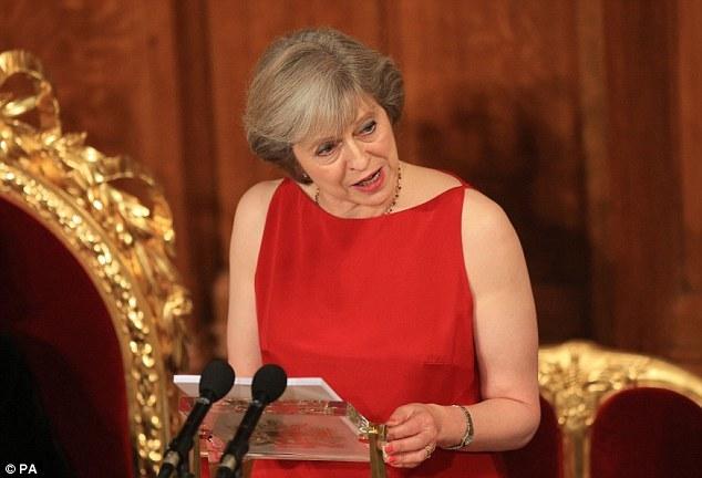 英国女首相获外号“瞌睡梅”：讲话实在太无聊？