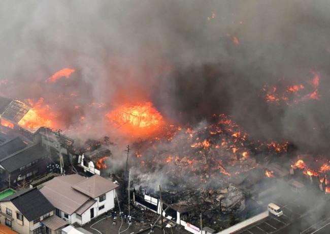 最强住宅:大火烧毁120栋房 废墟中仅它奇迹幸存