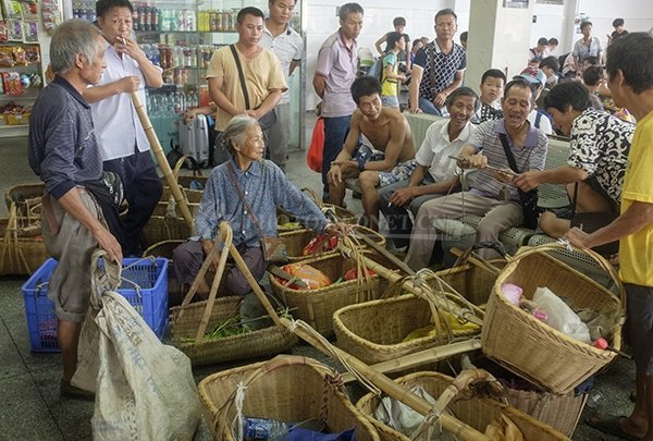 实拍：京广线上这列免费火车，只为菜农而开(图)