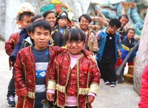 云南的这个村，住了100多“小矮人” (高清组图)