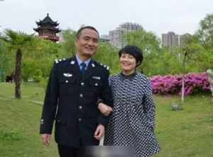 她把丈夫前女友父母当亲人 照顾20年(高清组图)