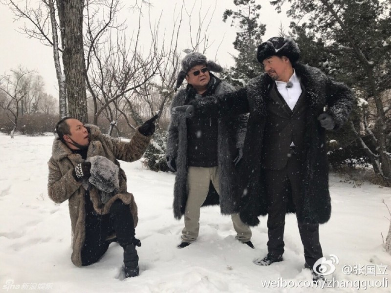 组图：张国立张铁林王刚再聚首 雪地玩耍似孩子