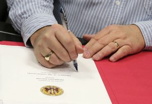 美选举人制度改革之争：11州立法推普选赢家(图)