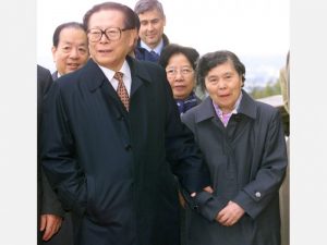 陆媒揭秘：江泽民王冶平66年婚姻生活(图)