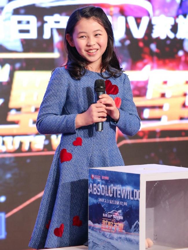 李彦宏女儿首现身 举手投足俨然名媛范儿(组图)