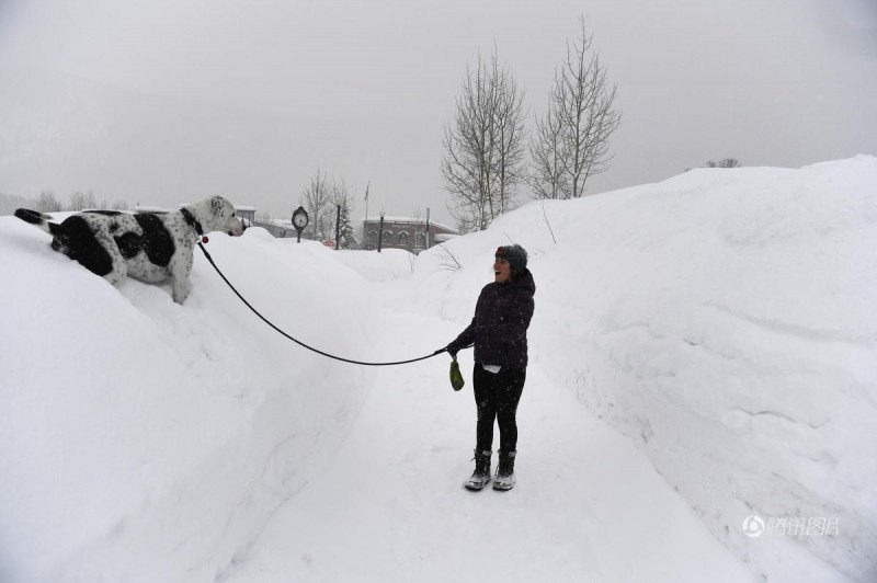 美国多地普降暴雪 积雪厚度最深达2米(高清组图)