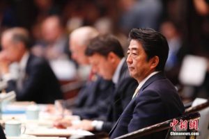 安倍贺特朗普就任美国总统 期望2月10日访美(图)