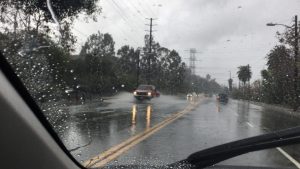 洛杉矶豪雨滂沱 开车出门就跟开船似的(图/视频)