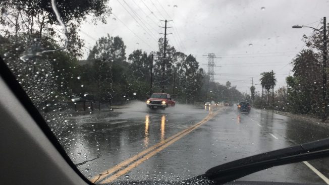 洛杉矶豪雨滂沱 开车出门就跟开船似的(图/视频)