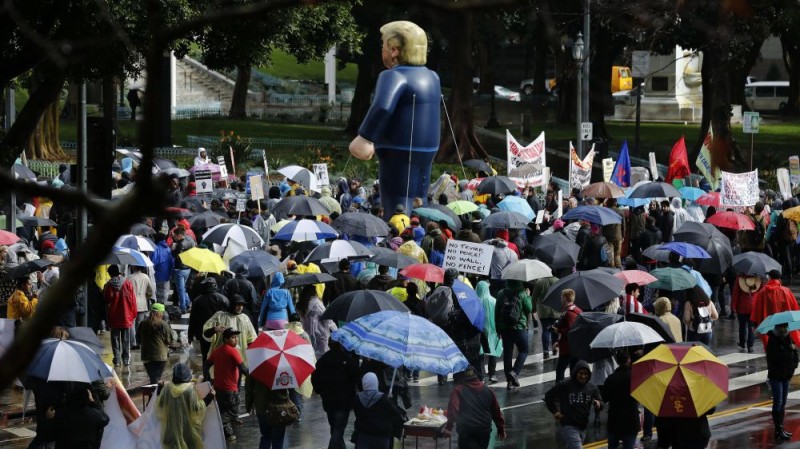 洛杉矶大游行 放言学埃及，革命推翻川普(组图)