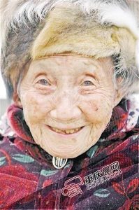 重庆114岁老人离世：喜欢喝酒 113岁时仍干活