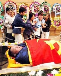 曾拿60枚金牌却死于看不起病!要饭也不让女儿举重