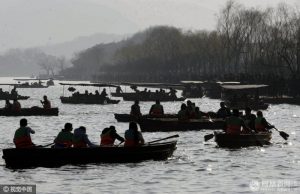 这组图告诉你为什么春节要在家里过(高清组图)