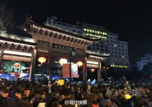 这是现在的南京夫子庙，已经被挤爆 (高清组图)