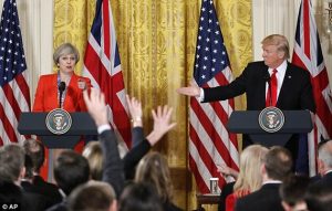 英首相拒绝180万人请愿 欢迎特朗普访英(图)