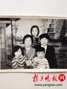 女子晒30多年来的全家福 引发一片感慨(高清组图)