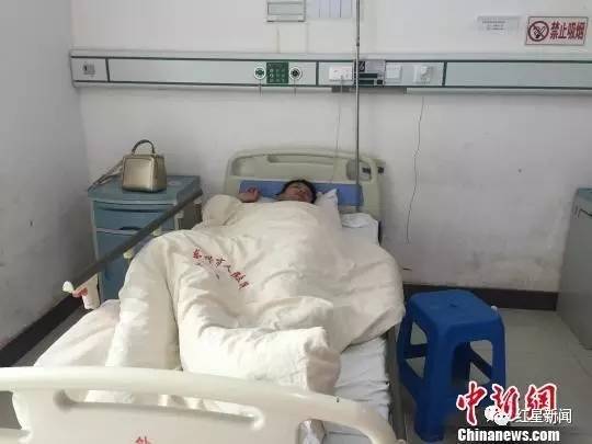 越南被打中国游客：宁可不去越南 也不在护照夹钱