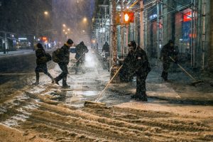 美东迎来本年度最大一场冬季暴风雪(高清组图)