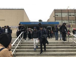 纽约法拉盛：带刀进入校园 华裔高中生被捕(图)