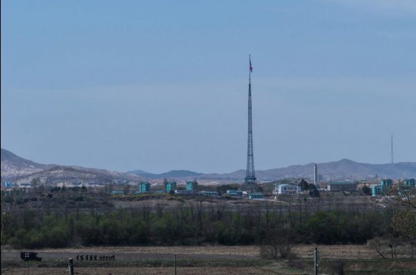 探访韩非军事区村：种地须军队护送 整天听朝鲜歌