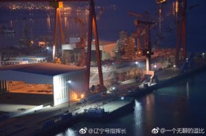 中国国产航母夜间建造照曝光 24小时不停赶工生产