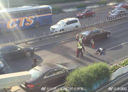 北京早高峰东直门一人跳桥致东二环爆堵 (图)