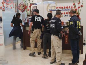 FBI突查华人投资移民诈欺 三红通逃犯上当(组图)