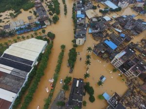 特大暴雨袭广州破记录 172间房屋倒塌(图)