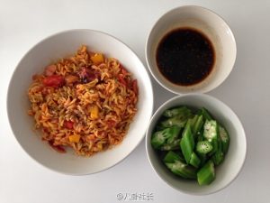 两个妹子试了下维秘超模的食谱…吃着吃着就哭了