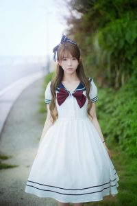 韩国第一美少女穿水手服 网友惊呼：一平如洗(图)