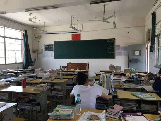 家长放弃30万年薪陪读 这个“神话中学”啥来头？