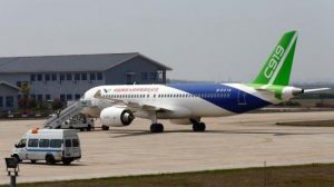 C919大飞机首飞时间1-2小时 有"小跟班"跟飞观测