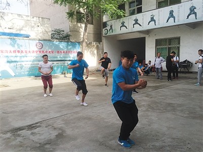 危机漩涡中的太极村：有大师教拳1年零花钱上百万