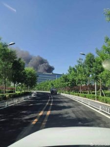 腾讯总部工地起火了：现场浓烟滚滚 (组图)