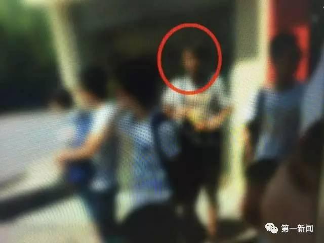 19岁女大学生公交车上遭猥亵：他一直拿下体撞我