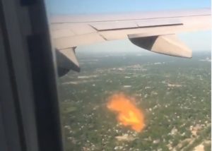 联合航空飞机撞鸟 引擎着火折返芝加哥(图)