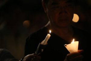 香港11万人烛光集会 纪念六四，是一种承诺!(图)