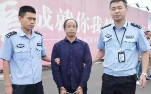 已婚少妇房间飘来奇怪味道 警方破门发现惊人一幕