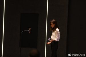 王思聪前女友投资人大会英文演讲 OL范儿十足(图)