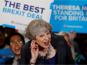 英大选保守党险胜 未过半数恐被迫下台(图)