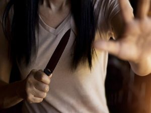 13岁女童持刀怒捅少女心脏 被判无罪(图)