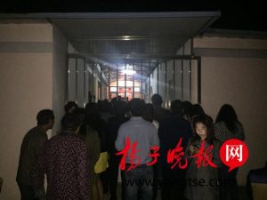 悲剧！年轻妈妈在家上吊身亡 5个月大儿子死床上