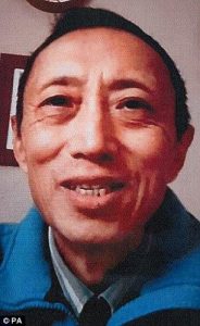 英男子打死中国老人并脱光拖行 法院判其获刑19年