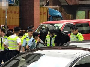 香港: 豪车狂飙14公里连撞3车 警方围捕 (组图)