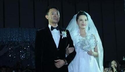 印小天被曝遭妻子骗婚损失千万 至今无法见儿子